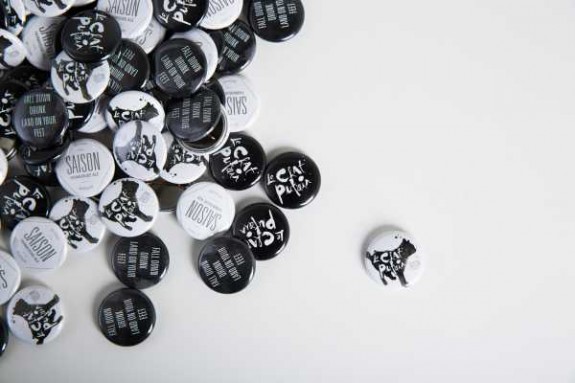 le chat putain buttons isolated