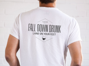 Le Chat Putain t-shirt back: "Fall down drunk, land on your feet"